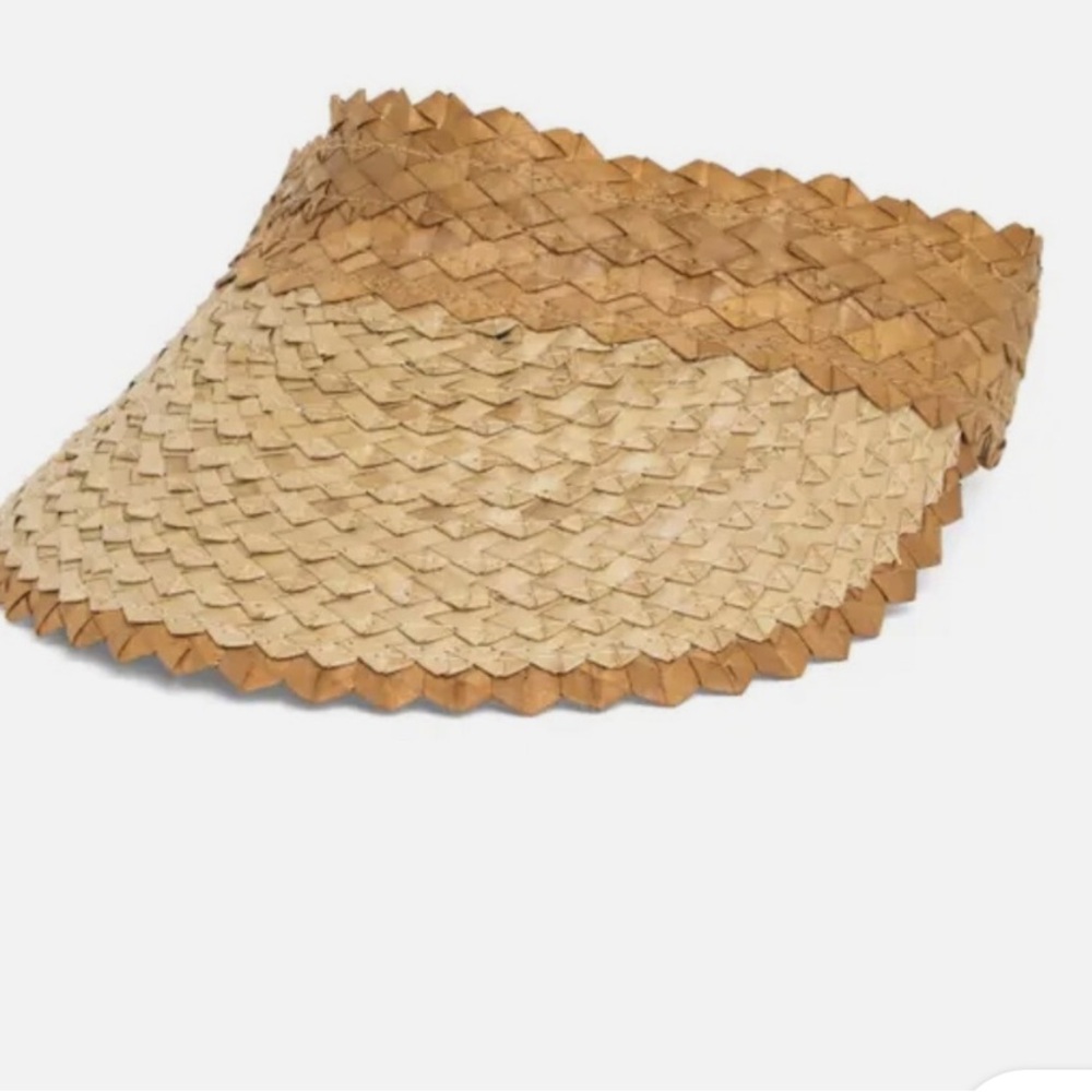 NWOT Vince Camuto Tan and Cream Woven Straw Visor Hat